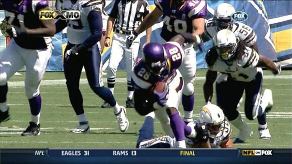 Photo: Adrian Peterson vs San Diego Chargers, 2007